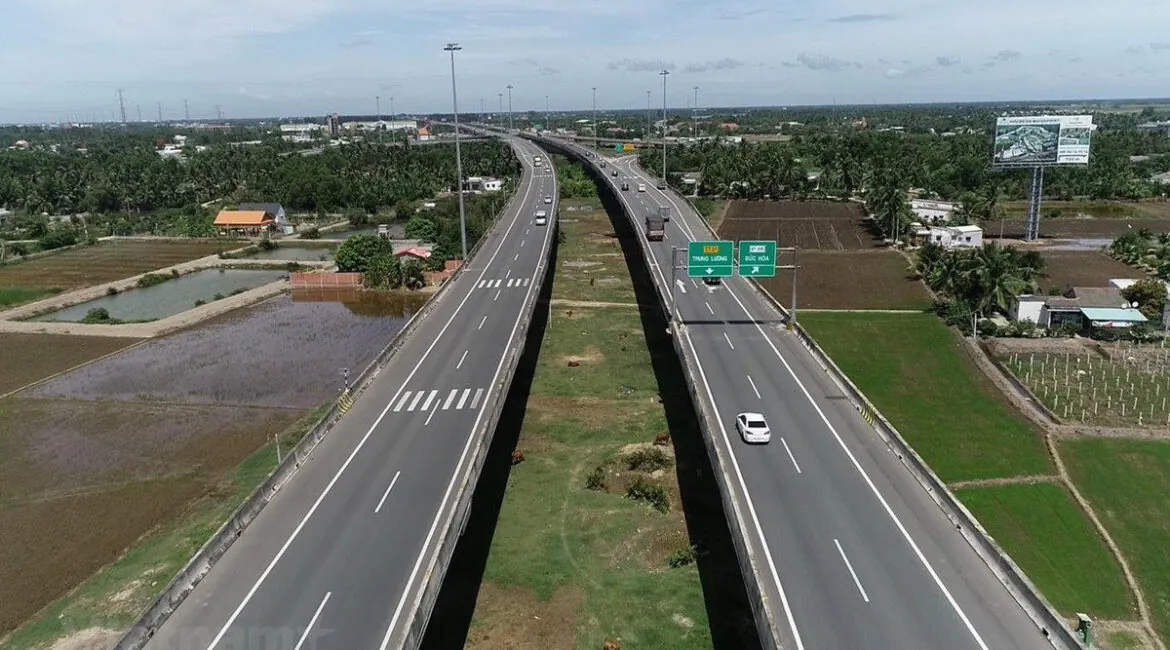 Long An được phân bổ gần 3.000 tỉ đồng đầu tư hạ tầng kết nối các khu vực trong năm 2024- Ảnh 2.